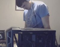 Блогер случайно сжег новый компьютер в прямом эфире